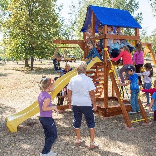 Projet de terrain de jeux pour les enfants de l'Op UNIFIER